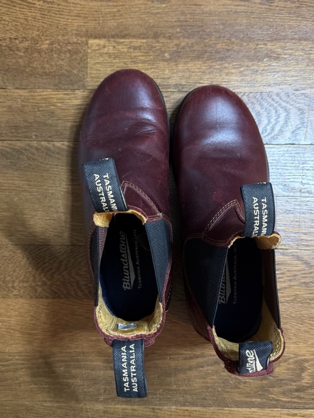 Blundstone Red Classic Chelsea Boots - Picture 4 of 9